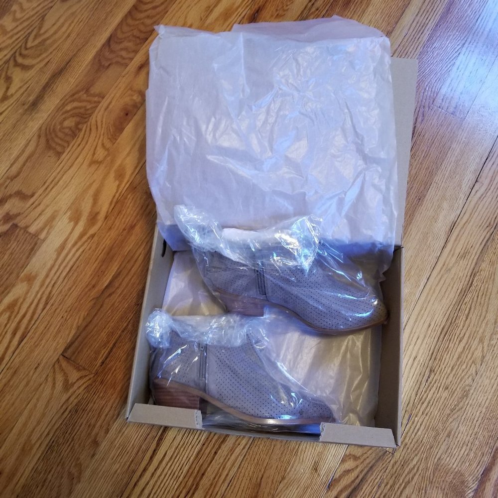 (NIB) J.Crew perforated Faux Suede Booties - 5 - Picture 4 of 4